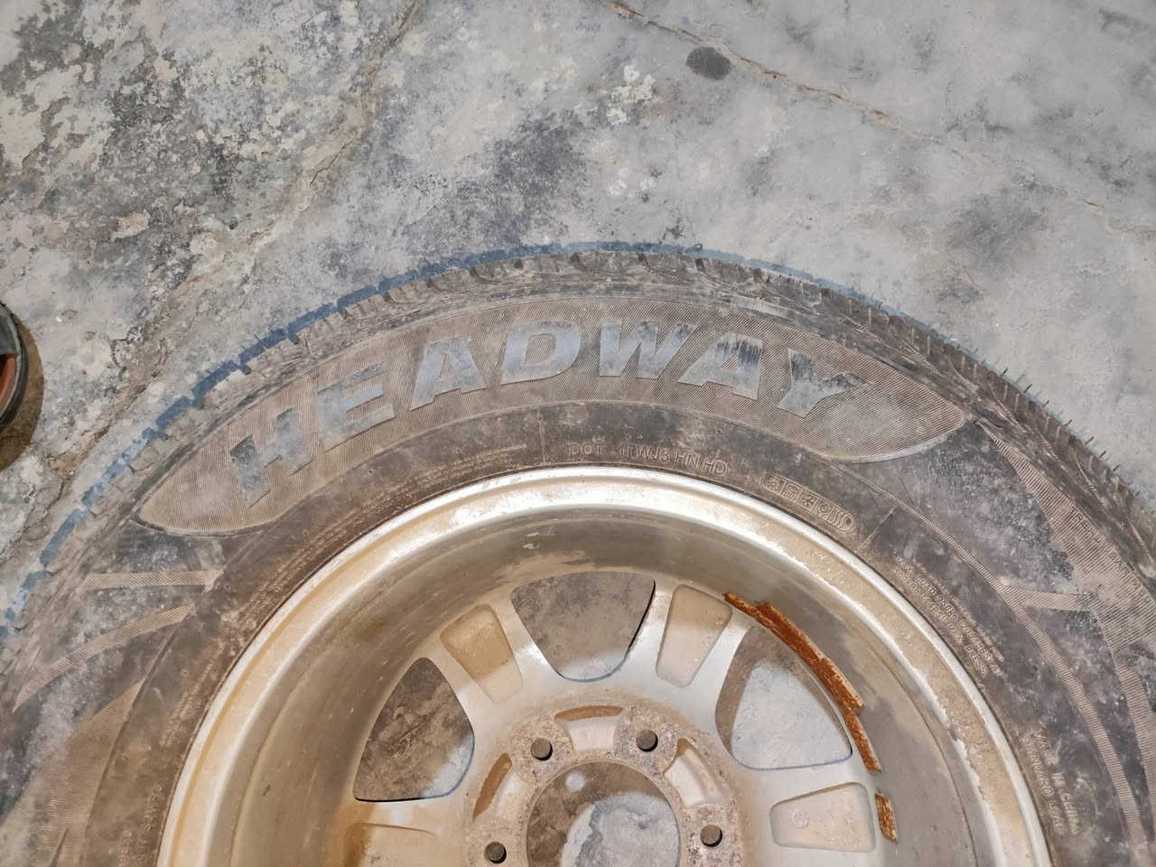 سلام عليكم عندي ويل  هوه وتايره مال بيكم كريد ويل جديد ماماشي للبيع  بس رادله غسل


**إذا كنت صاحب هذا الإعلان وتريد حذفه لأي سبب، رجاءا أرسل رسالة إلى الدعم الفني**