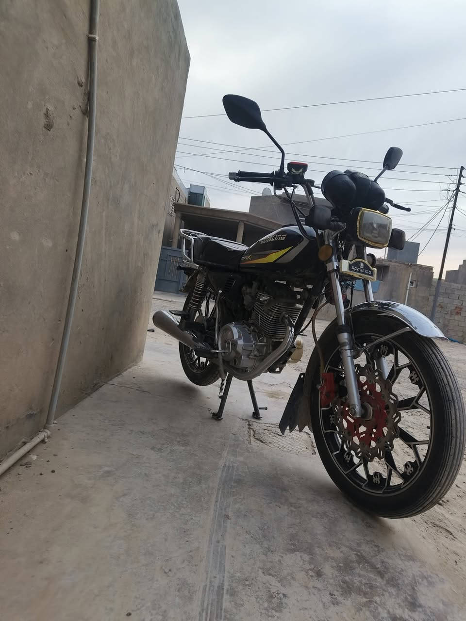 ايراني مديل ٢٤ للبيع او مراوس حسب القناعه محرك مفتوح لاتنقيص ولا تبخير
نواقصها اشاير وره وبك لايت والباتري ضعيف  المكان سامراء السعر 475 الف وبي مجال اشويه


**إذا كنت صاحب هذا الإعلان وتريد حذفه لأي سبب، رجاءا أرسل رسالة إلى الدعم الفني**