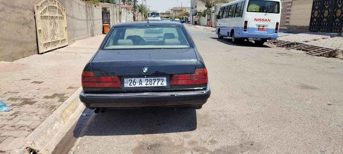 بي ام ٧٣٥  لارج  باب تويل
موديل ١٩٩٢
كاربون بنزين عندة
سعر ٣٨ ورقه و بي مجال
***********
