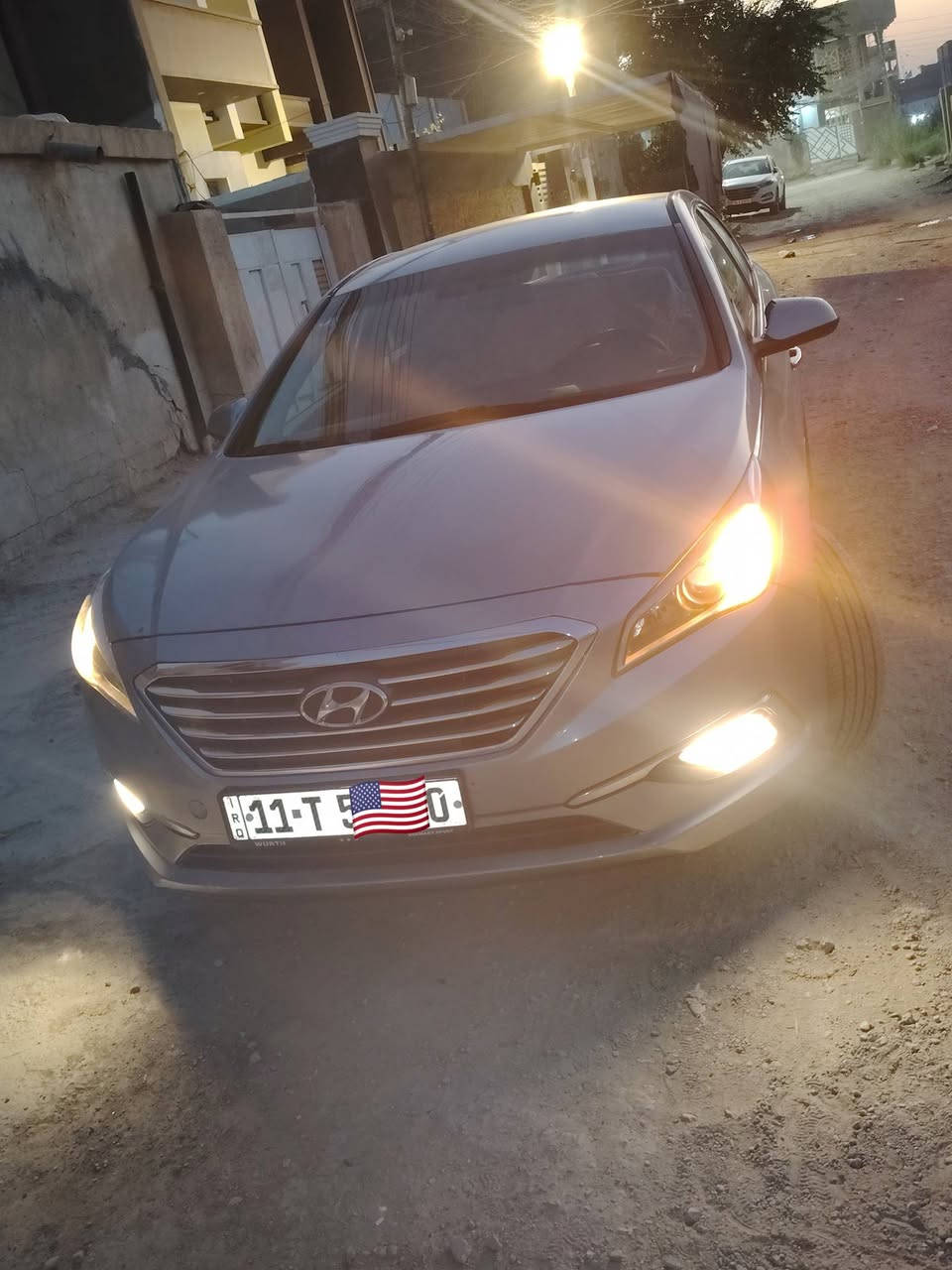 السلام عليكم  للبيع
سوناتا موديل 2017 
وارد امريكي رقم بغداد   الدولي / ماشي 100سياره داخله كلين بل عراق صار بيه تبديل قطعتين بدون دواخل سونار مرفق بل منشور 
مواصفات نص فول 
محرك 2400  
داخل رصاصي 
تخم تاير جديد
السياره جاهزه وجديده 
والسعر124 وبيه مجال بسيط 
والشراي يتفضل هذا رقم*********** العنوان بابل  غير متوجد عل فيس
