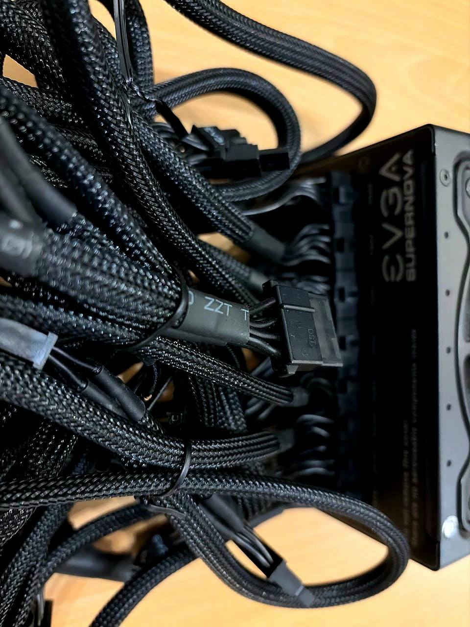 باور سبلاي EVGA 80+ 1000Watt 
نسخة SuperNova 
اعلى فئة مكثفات يابانية 
كيبلات متينة جدا
شباب هاي نسخة احترافية تفيد اللي يريد كفائة عالية ل10 سنين ليكدام 

اخذتة من النبع + ضمان وكالة 10 سنين

مستخدم اقل الشهر لان بعت الPc
توصيل موجود متواجد ماسنجر فقط


**إذا كنت صاحب هذا الإعلان وتريد حذفه لأي سبب، رجاءا أرسل رسالة إلى الدعم الفني**