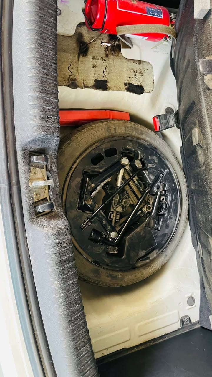 السلام عليكم كيا بيكانتو 2014 رقم اربيل سنويه ساقطعه بيها وكاله
مواصفات السياره تحكم استيرن كاميرا خلفيه ويل كب مري شفط كهرباء مكينة 4 سلندر السياره ماشيه تقريبا 76 الف كيلو السياره صدرها نص عمر بيها 3  قطع صبغ باب الخلف السائق وباب السائق وصار بيها حادث نصبغ بيها بنيد ودعاميه والسياره استخدام شخصي فقط سعرها 83 قفل السياره عليها غرامه 900 الف تنكص من سعر السياره  تريد تحويل او وكاله موجود

للاستفسار الاتصال ع رقم ***********
