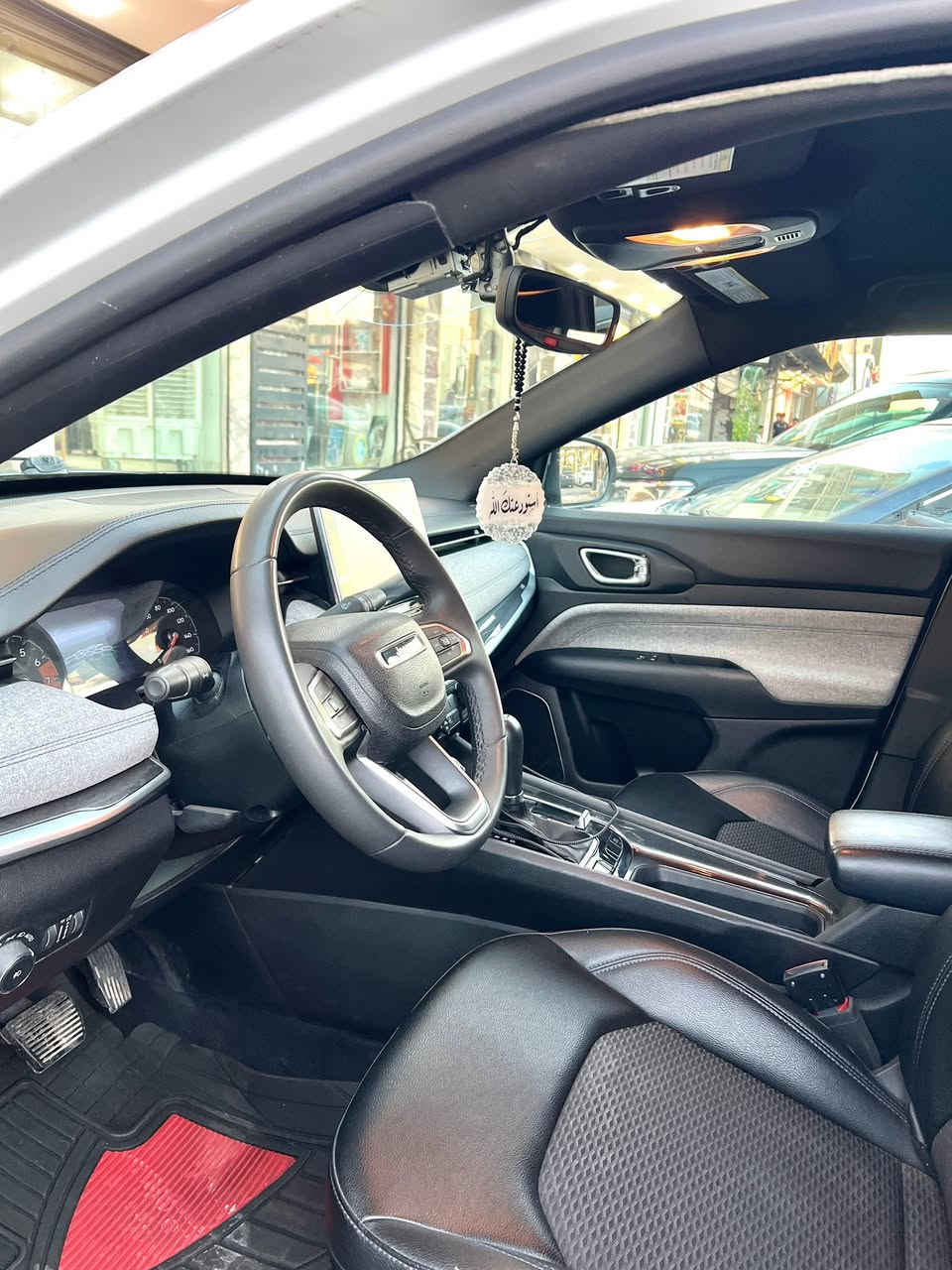 للبيع: جيب كومباس 2024 - بحالة ممتازة

⚪️ جيب كومباس موديل 2024 
⚪️ ضرر جاملغ ايمن و باب مبدل بلادي 
⚪️ رقم كاتي تترقم فقط شمالي  
⚪️ مكان السيارة صلاح الدين - تكريت 
⚪️ السعر 153 ورقة $ وبيها مجال 
⚪️للاستفسار اتصل على ***********

 المواصفات:
 • الموديل: Jeep Compass 2024
ماشية 19ميل 
 • النوع: SUV / جيب
 • المحرك: 2.0L تيربو – 4 سلندر
 • القير: أوتوماتيك 8 سرعات
 • الدفع: رباعي AWD
 • اللون الخارجي: [ابيض]
 • اللون الداخلي: اسود
 • المالك: مالك أول
 المميزات:
 • شاشة وسطية 10.1 إنش
 • كاميرا خلفية
 • حساسات أمامية وخلفية
 • تشغيل عن بُعد
 • نظام ملاحة
 • بلوتوث + Apple CarPlay + Android Auto
 • مكيف مزدوج
 • مقاعد جلد (مدفأة)
 • نظام توفير الوقود
 • جميع الصيانات محدثة
 • السيارة لا تحتاج لأي مصاريف
