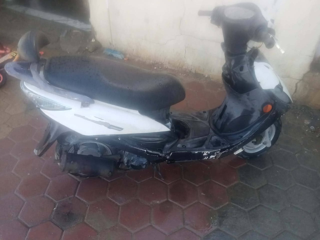 السلام عليكم دراجه للبيع عطلوني 160 وبيها مجال تعال خاص


**إذا كنت صاحب هذا الإعلان وتريد حذفه لأي سبب، رجاءا أرسل رسالة إلى الدعم الفني**