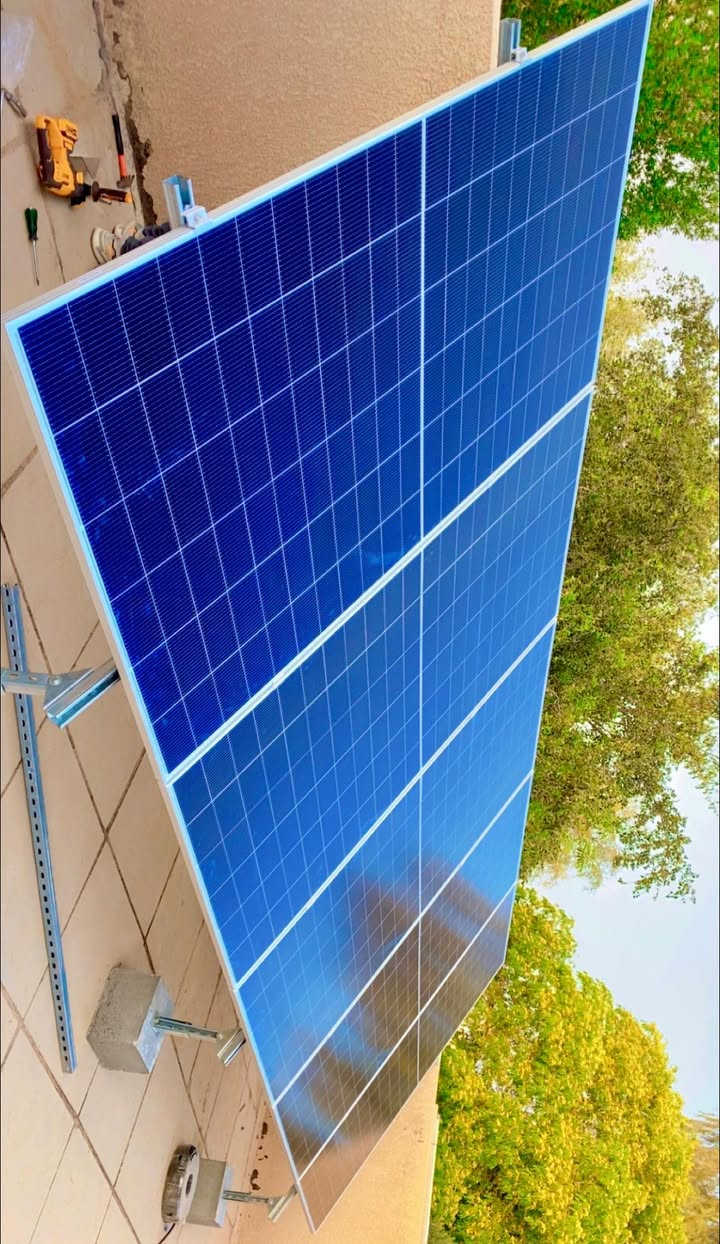 🔋☀️🔸 تم بعون الله تنفيذ منظومة طاقة شمسية وبقدرة تشغيلية ⚡
* 15 أمبير نهاري
* 10 أمبير ليلي

🔋☀️ وقد تم عمل حسابات للمنظومة على مدار السنه وبيان انتاجية الالواح خلال اشهر السنة من خلال برنامج المحاكاة OpenSolar

🔸 المكونات:
* 5 لوح شمسي نوع فلادفيا بقدرة 715 واط
* انفيرتر اوف گرد نوع Deye بقدرة 6 كيلوواط
* بطارية نوع Gotion، سعة 10 كيلوواط

🔸 الهيكل والتثبيت:
* استخدام هيكل حديد ميكانو مغلون مقاوم للصدأ
* تثبيت الألواح باستخدام صبات كونكريت

📍 موقع التنفيذ:
الحلة - مجمع دور المعهد التقني بابل 

للأستفسار أو طلب تنفيذ منظومات طاقة شمسية نقداً أو بالتقسيط على مدى 10 اشهر او 18 شهراً، يرجى مراسلة الصفحة،
او الاتصال على الارقام التالية :
***********
***********
***********
***********

بأدارة : مصطفى وعلي وياسر ومحمد حسن
