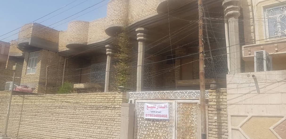 دار للبيع خلف الجوازات شارع الاخلاص ٣٠٠متر واجه ١٥طابقين ٦غرف ديوانيه صاله صحيات داخليه وخارجية حديقه الدار فارغه حاليأ ***********
