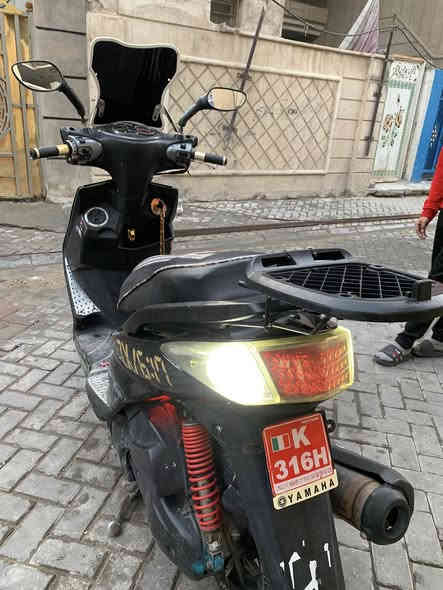 سلام عليكم دراجه سكنس فحل كابريتر حلوه ونضيفه وما ماشيه هواي مال جناي كلجات رياضيWF دراجه بلاديه والنظافه شوفت عينكم بعد بيها تزويد نواعم جوزه حماله قبق فلاوين يدات دواسات وحماله اماميه السعر 800 وبيها مجال للشراي فقط الرقم ***********ومتواجد خاص ايضاً.  المكان بغداد
