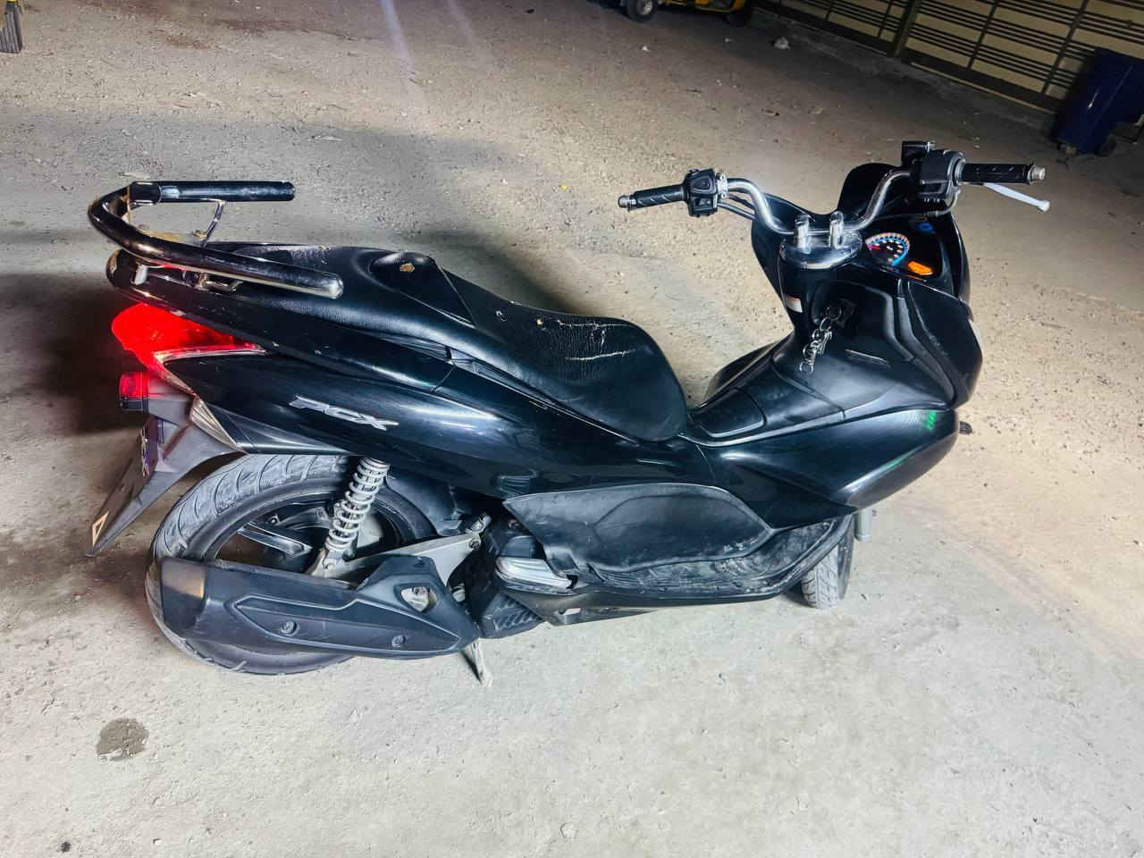 سلام عليكم دراجه 125 pcx  جيل الاول  دراجه مكفوله  مكينه تخبل  مامفتوح برغي    حساس ازدحام   حساس استان كله شغال ما عدى شخوط بصيطه.  مدينه الصدر ***********
