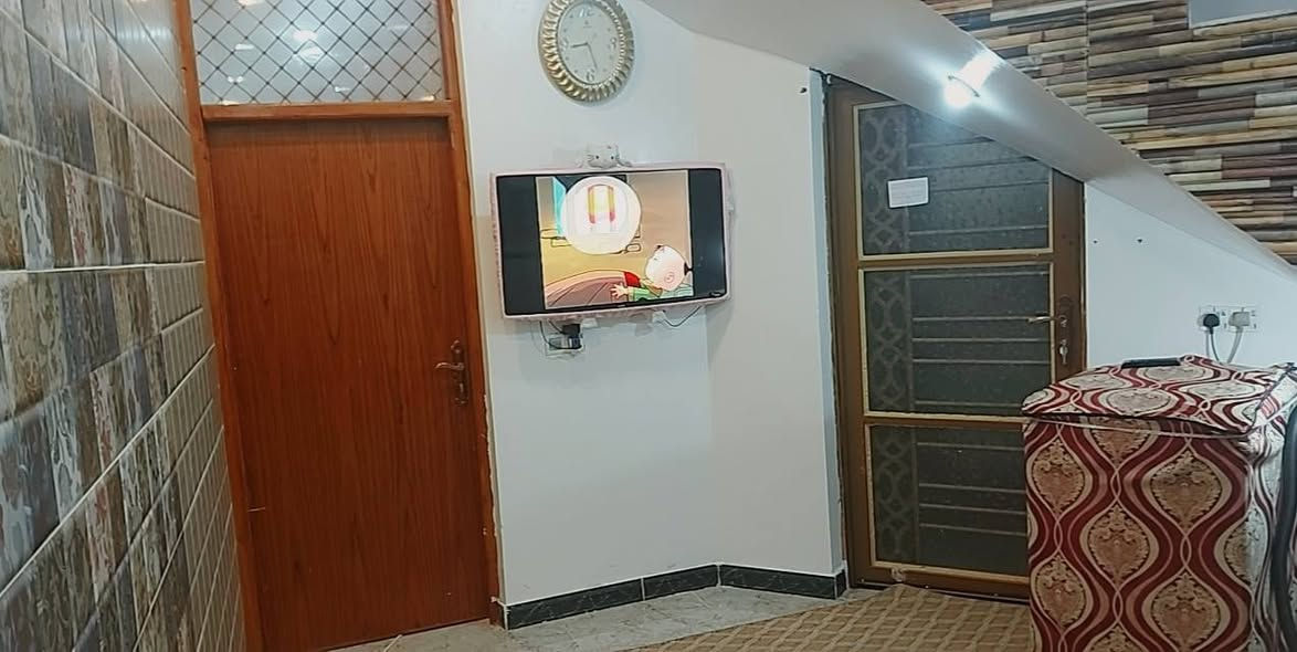 مشتمل للبيع مساحته 100م  بالخاجيه بمنطقة ال400 نهاية شارع 40 اربعين بالخدمات الدار يتكون من طابق واحد  وبيتونه  بناء حديث درجه أولى  بي غرفة  و واستقبال و صالة مفتوحه ع المطبخ و صحيات داخلية وخارجية 
للأستفسار أكثر   مراسلة صاحب الدار ***********
