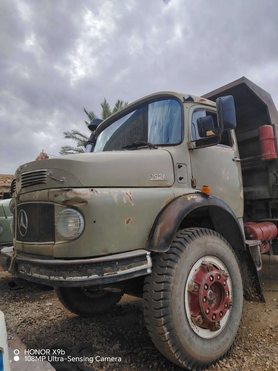 بسم الله الرحمن الرحيم
قجمه تك للبيع موديل 80 رقم بغداد انكليزي
 سياره مطوله تطوله بلاديه قماره بلاديه وضع شركة 
 محرك 55 مكفول من تنقيص او تبخير كير 25 فقسة
اكسل 17 بدي فصال جديد لف ترهم البيع بدي او شاصي
مكان سياره حديثه الانبار 
للاستفسار الاتصال على الرقم

 *********** بي واتساب
