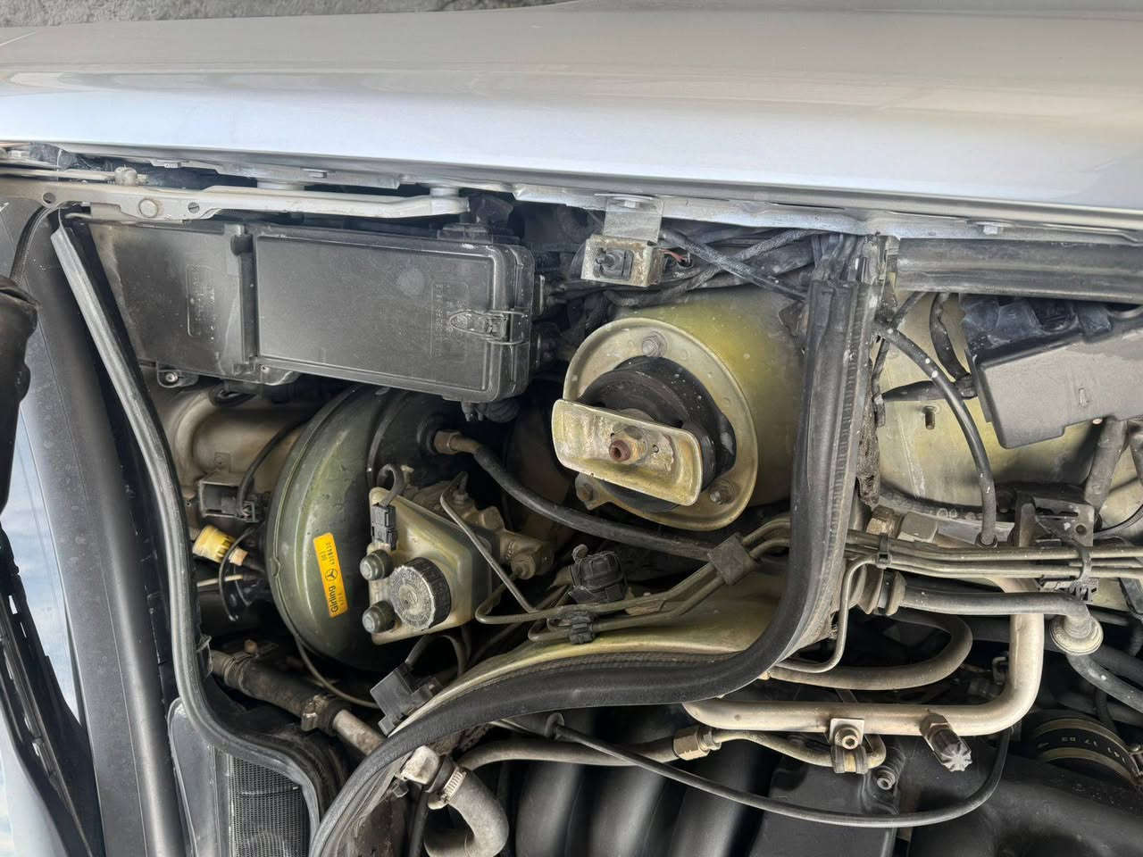 سلام عليكم 
دب جديده 
بدون تعمير ابلاديه 
صبغ بس جماليه
320 محرك كير جديد 
موديل 1992
سلايت
كشنات كهربائي
سياره بسمي تحويل موباشر
السعر انتصل عل ارقام 
***********
***********
