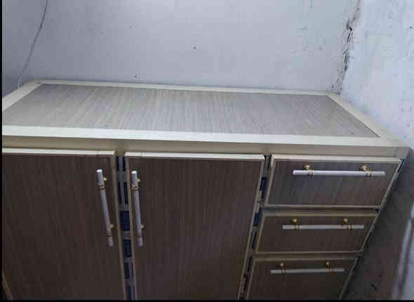 السلام علیکم كاونتر مستخدم قليل جديد نضافه ١٠٠٪
٣ قطع قياس متر وربع + سنگ مرمر
السعر ٣٥٠ وبي مجال
العنوان بغداد المنصور ***********
