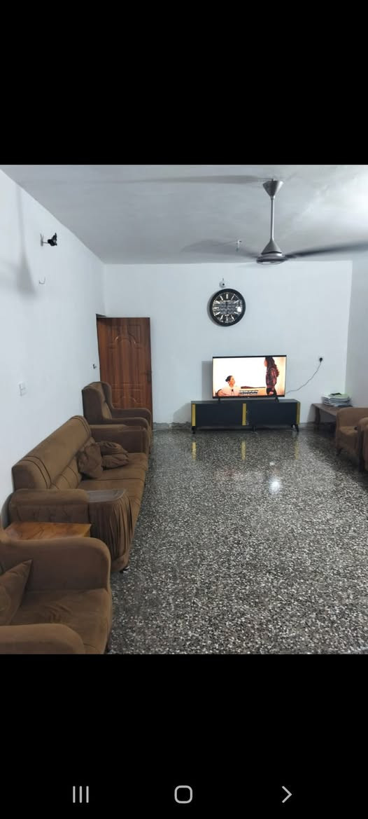 سلام عليكم بيت للبيع ١٧٠ متر العنوان الحسينية منطقة ٩ الف قريب مركز زهور وبدأت شارع ابو سمير ستقبال ٧ ×٤ و مطبخ ٦ × ٤ الربع و ٣ غرف نوم كبار وسعره ١٥٥ وبي مجال ***********

