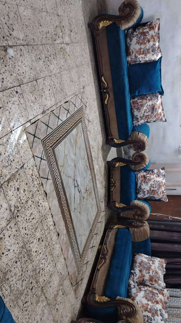 تخم 10 مقعد💺 نضيف جدا اي ضرر مابي خشب بلوك تسكام سفنج ضغط عالي سعر ,,225,, بي مجال مكاني لبياع *********** يوجد واتس اب
