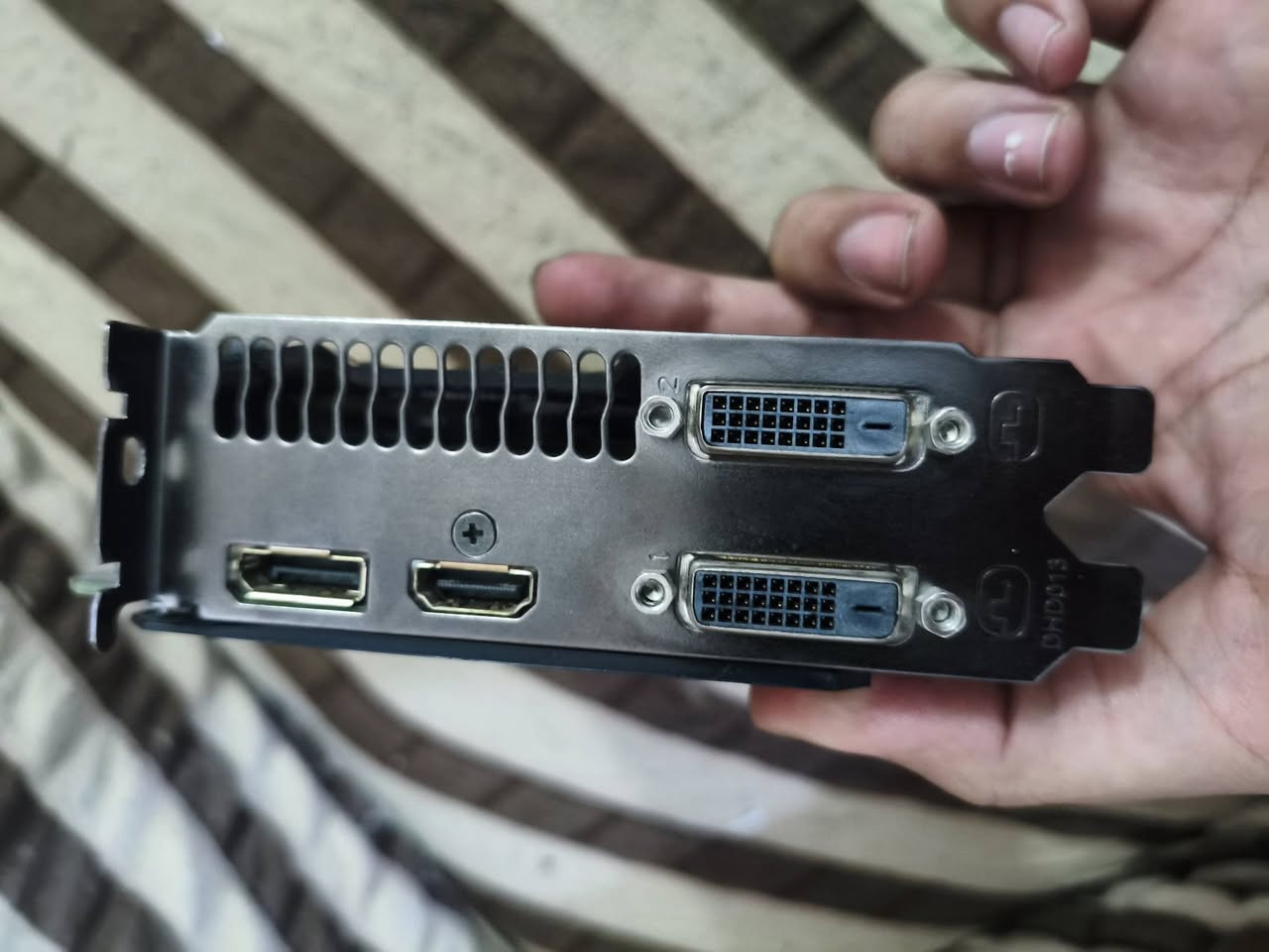 Gigabyte GTX 1060
سعة الذاكرة 3GB GDDR5
تبريد احترافي بمروحتين (Dual Fan)
⚠️ الحالة:
الكارت معطل ويباع كقطع غيار أو لمن لديه خبرة في الصيانة.
التواصل: ***********
📝 ملاحظة:
يوجد خدمة توصيل.
السعر 35الف
