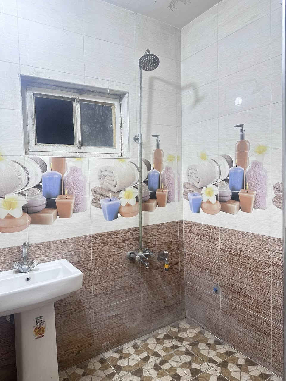 للايجار مشتمل  طابق ارضي في حي اور خلف عمار ابن ياسر مساحة 100 متر
يحتوي المشتمل على خدمات خارجية واستقبال 

وحولي مطبخ وخدمات وغرفة نوم + ترك

ويوجد سخان وماطور 

سعر الايجار    400 قفل غير قابل للتفاوض بدون احراج

للاستفسار :  ***********

مكتب العقابي للوساطة العقارية
