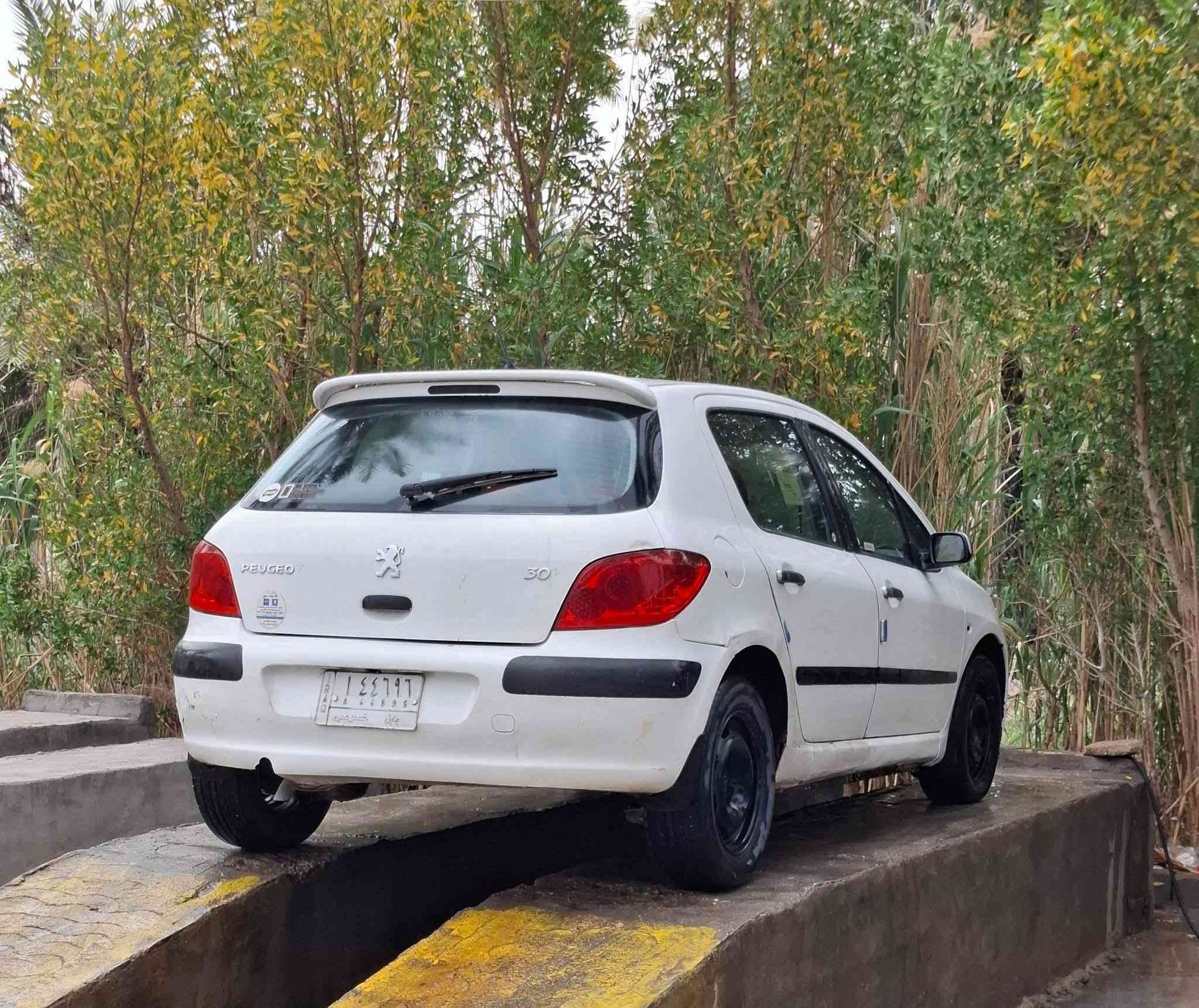 السلام عليكم
بيجو 2006/307 

بابل /قضاء المحاويل 

 رقم بابل الماني سنوية ٢٧ بأسمي 

💢سيارة بنت استعمال دوام 💢

كير ومحرك مكفولات 

تبريد ثلج جديد كامل 

كشرها ودواخلها نضيفة 

دوشما جديدة 

باتري وتايرات جدد 

مصبوغة حزام للجمالية 

والسيارة كدامكم والي يحب يجي يشوفها هلا بي 

السعر (٤٨ ورقة)  بيها مجال بسيط للشراي

للاستفسار
***********
