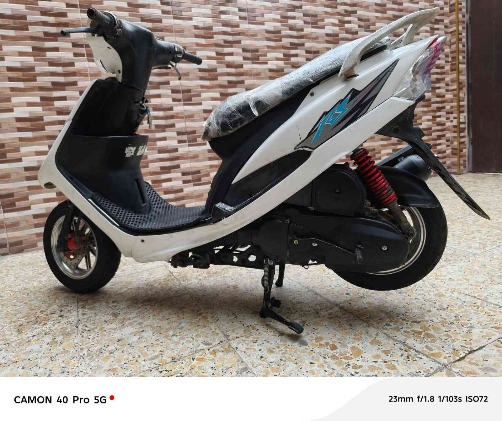 دراجة ماكس عدلة
كاملة ومكفولة من كلشي 
بغداد الحبيبية ***********
رايدهة ٦٠٠وبيهة مجال
