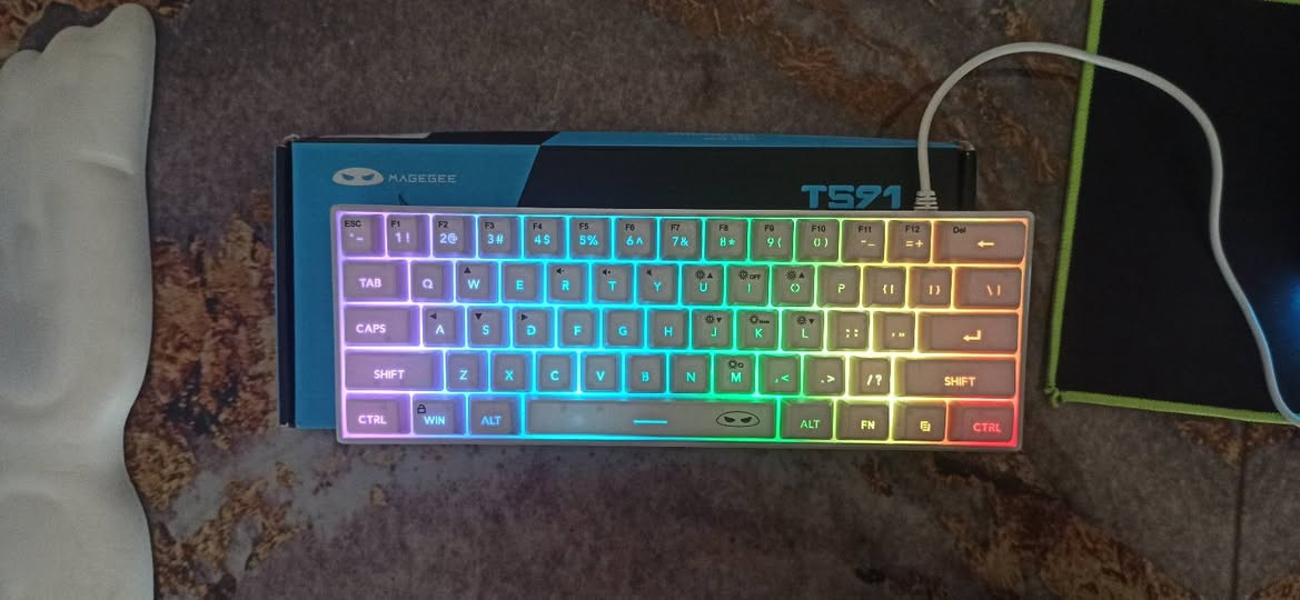 السلام عليكم
كيبورد كيمنك من ماركة (MAGEGEE) مثل ما موضح بالصور 
سعره فقط 20 الف


**إذا كنت صاحب هذا الإعلان وتريد حذفه لأي سبب، رجاءا أرسل رسالة إلى الدعم الفني**