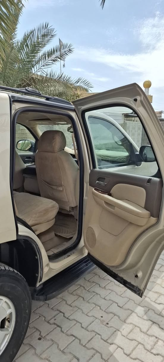 تاهو موديل 2009 ادوات
بيها باب جارد والتكم جارده والدشبول مكسور 
بدون كصه للسعر ***********
