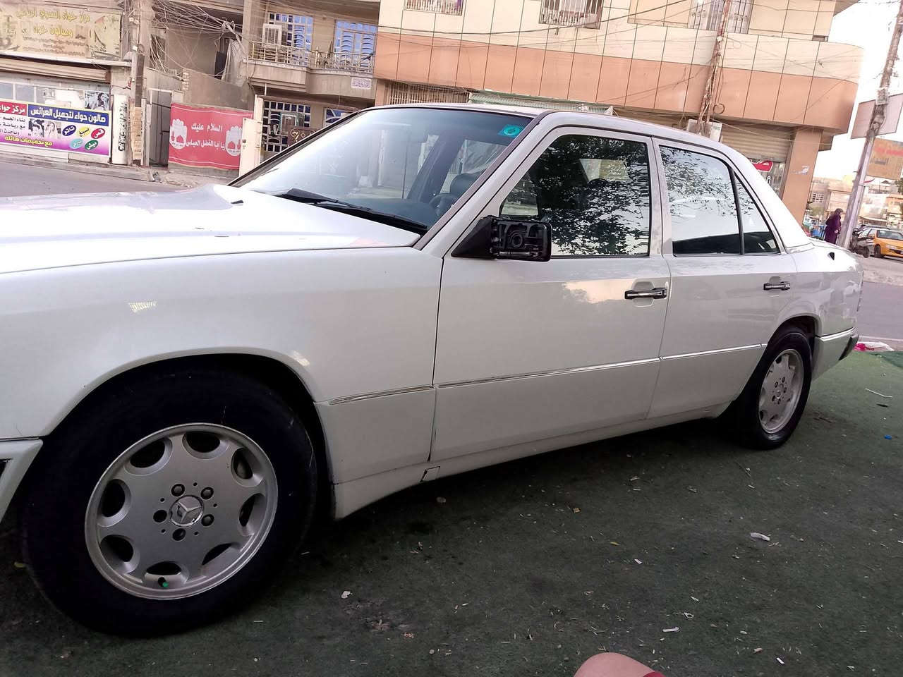 السلام عليكم سياره مرسيدس دب موديل 89 تبريد سلايد حداديه اماميه جديده العنوان بغداد الشعب تليفون ***********
