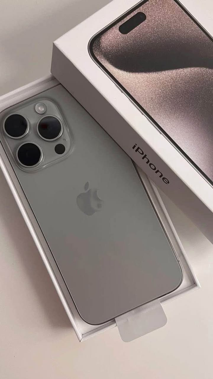للبيع ايفون 15برو ماكس ماكس(256)ipone15pro Max
 ذاكره ٢٥٦
بطاريه 85
اللون تيتانيوم
 شرق اوسط 
نموذج M
مبدل فقط شاشه اصليه
كله شغال مكفول من شخط 
ماخذه تلفون جديد على ايدي
شاشته اصليه عندي شغاله
بيع او مراوس

ملحقاتة كامله 
مكاني نجف
نظافة 100‎%‎
السعر750 وبي مجال
*********** النجف, العراق
