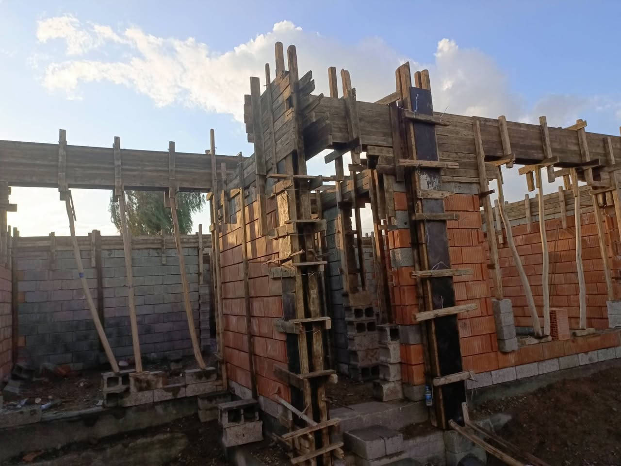 سلام وعليكم نجار شغلنه اسعانه  مناسبه حالين متفرغين العنده شغل ينتصل نشتغل داخل كركوك لل تواصل ***********
