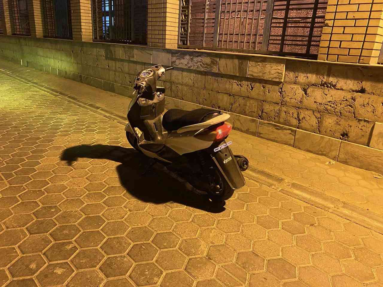 السلام عليكم دراجه سكنس نثيه ياباني للبيع الدراجه بيه عقل وسلف وكلج خلفي رياضيات شلعه صاروخ معدل فوك ال120 دراجه متعوب عليه محرك مفتوح بس قبق ولفات شديتله ولفات بلادي لا نضوح ولا تبخير ولا تنقيص دراجه برغي ما بيه نقص مال جناي بيه بس تريشه وحده ماكو نكره سلف الدراجه سعر 470بيه مجال قليل *********** المكان سلمان باك المدائن قرب
