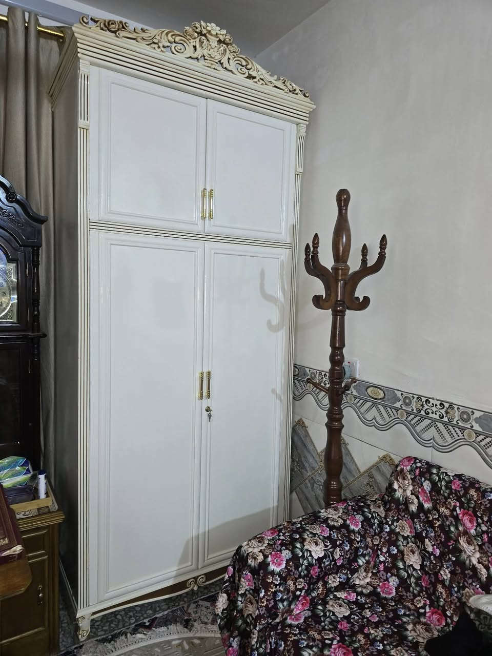 للبيع كنتور بابين لون ابيض وبي ملحق توصى جديد خارج داخل  صاج سعره 275 وبي مجال مكانه بغداد الشعله للتواصل ***********
