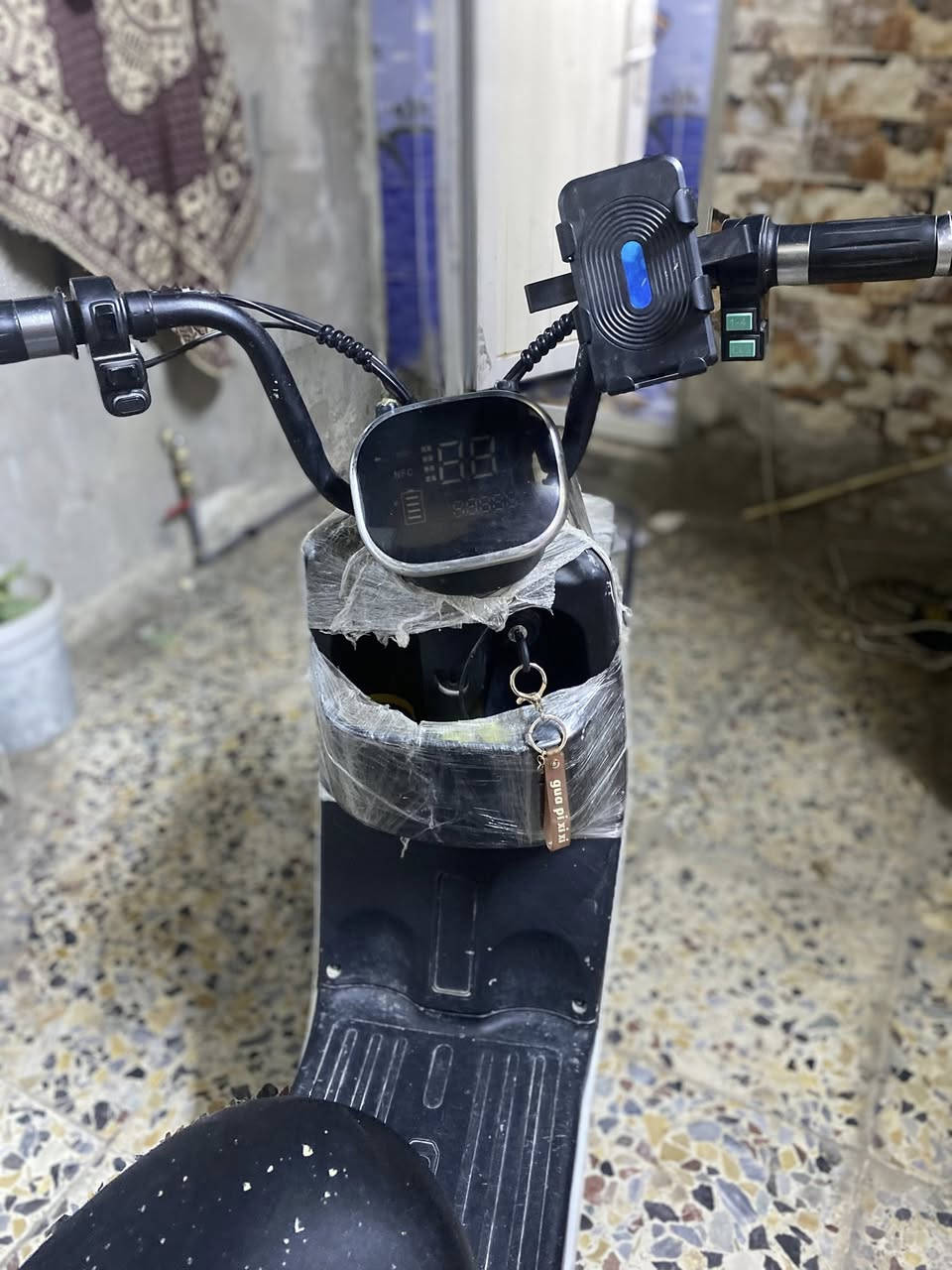 السلام عليكم دراجه شحن للبيع نضيفه.                     العنوان،بغداد،الغزالية.                الرقم،***********
