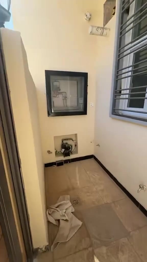 ارضي مليون و 100 
طابق اول 900 الف 
4 شقق البناية زيرو 
كل مدخل للشقة معزول عزل تام
صايره مثل المشتملات 
2 نوم منور مطبخ صحيات 
استقبال مدخلين للشقة غير مسكونه 
واتساب💬: ***********

