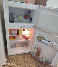 ثلاجه صغيره نظيفه على الفحص سعرها 100العنوان مجمع القعقاع المحموديه077...