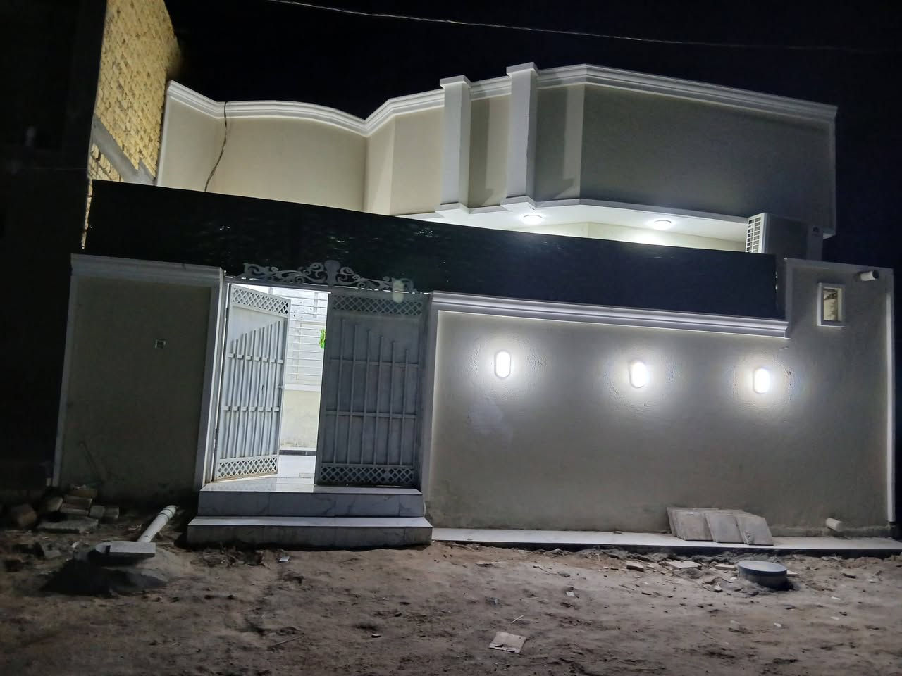 بيت للبيع مساحه 200 متر
تاسيس ماء مجاري كهرباء  الشارع عرض 10 متر بناء درجه اولى اساس رباط صب  بناء طابوك السقف كونكريت كامل البيت وجديد قبل فتره كمل  العنوان السفينه خلف مدرسه الواثق وبي وصل تطويب


**إذا كنت صاحب هذا الإعلان وتريد حذفه لأي سبب، رجاءا أرسل رسالة إلى الدعم الفني**