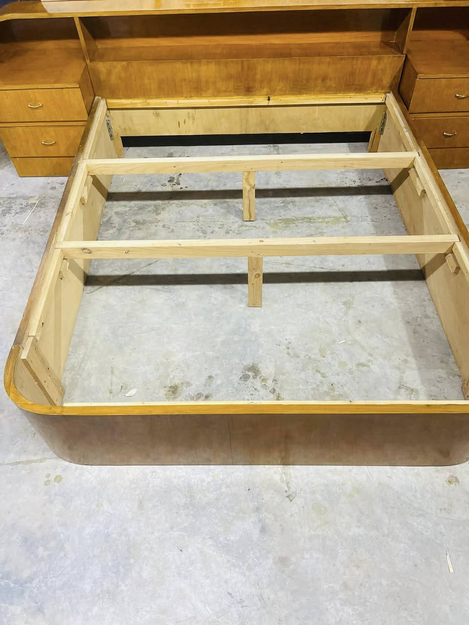 سلام عليكم
غرفه نضيفه  صاج خشب خارج داخل 
السعر500وبيها مجال بسيط 
العنوان بغداد مدينة الصدر


**إذا كنت صاحب هذا الإعلان وتريد حذفه لأي سبب، رجاءا أرسل رسالة إلى الدعم الفني**