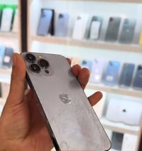 آيفون ١٣ برو ماكس • بطارية ٨٩ • كارتونته وشاحن