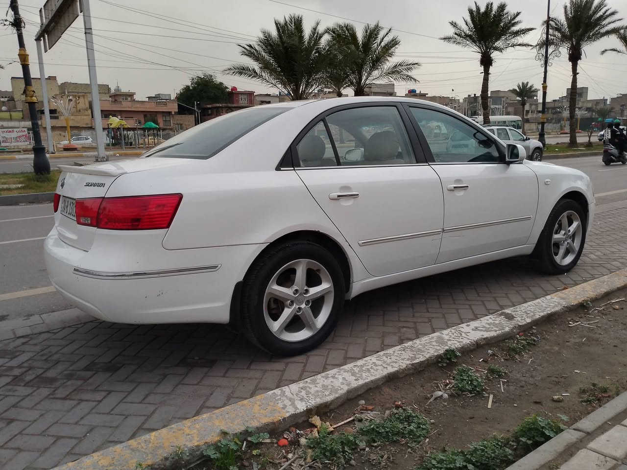 السلام عليك من رخصت لادم لمحترم سوناته موديل 209خليجي تحويل جديد  هزه جديده سنويه لغاية لحد 30 سياره مابيهة اي نقص الف مذب عليهة تخم تاير جديد حداد خلفي أمامي جديد تبريد جديد كهربائياتهة كلهة جديد مكينه 4سندر  الفين واربعميه دوش مكينه وكير بل كارتون كفاله عامه سياره مكفوله من لكص ولكلبه بيه مكانات صبغ رشات اثر شخوط سياره مال جناي ترايك وين ميعجبك وكما هيه لبصوره سياره كلش حلو ومستعجل ع بيعتهة عنواني بغداد السعر 95 وبيهة مجال الطيبين التصال ***********
