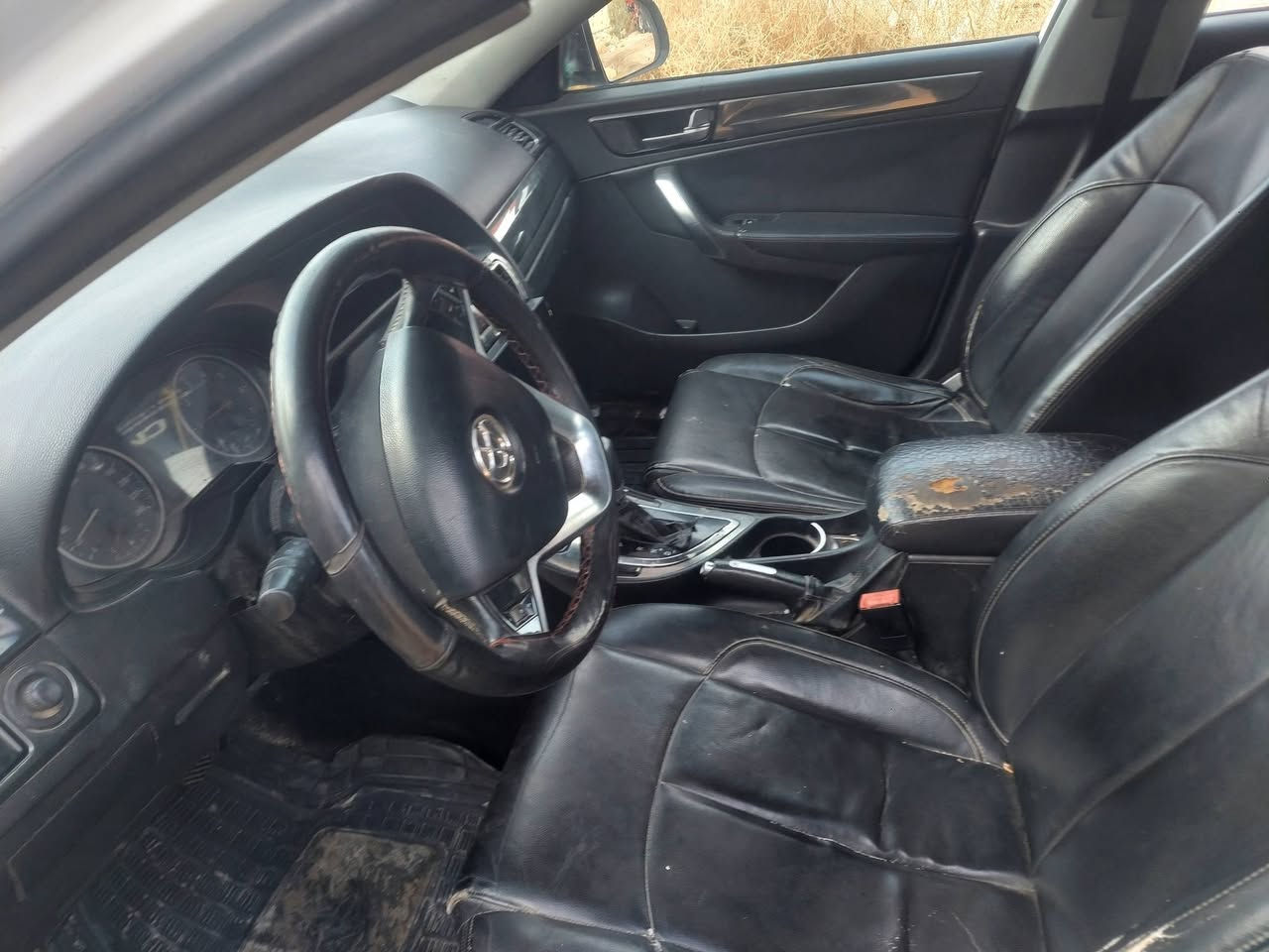 السلام عليكم سياره للبيع ب 50 وبيها مجال***********
