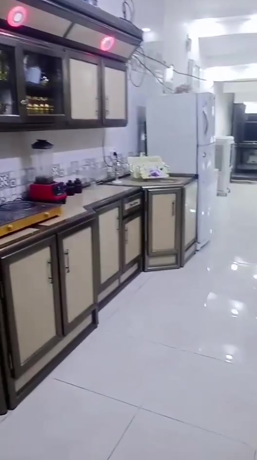 بيت للبيع مساحة 120 متر الواجهة 6 متر النزال 20 فول بناء درجة أولى طابق الاول كراج حمام خارجي استقبال مع مطبخ صالة كبيرة حمام داخلي منور غرفة نوم دراج دوار مكصر طابق الثاني عددٍ غرف النوم 2 صالة حمام بيتونا سطح امامي خلفي بيت كامل من كلشي خير من الله نوع العقار طابق صرف زراعي خدمات كاملة منطقة ((الشماعية سيد خوام))) اول فرع من بانزين خانة  ***********
