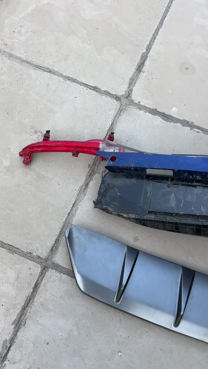 غراض  كي فايف امريكي k5 2025 

مسطرة خلفيه شغاله اضاءتها  وكامرتها ودكمة الجنطة وانطيك ضمان بيها 

فقط جامتها مكسوره شويه من جهة اليسره وموضح بالفديو

ودعاميه بلاديه امريكيه  مثل ما موضح بالفديو مع عدد 2 فسفوريات اصليات

***********
