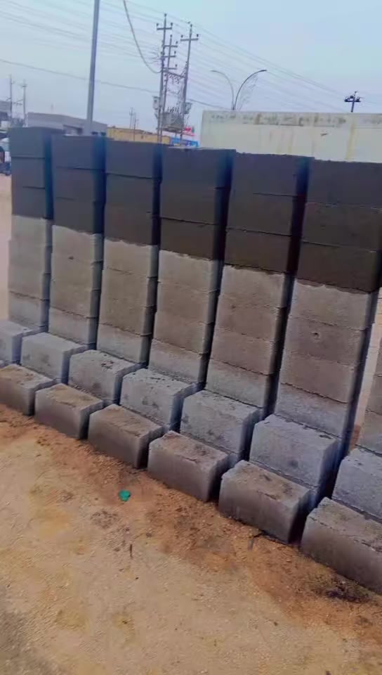 يتوفر بلوك درجه اوله مواد فحص خبط خباطه يعني مو بل ايد مستعدون نجهزك من الف لحد 10تالاف بنا وسياج لف 700واصل وبي مجال داخل بابل تصال وبل خدمه‏‪***********‬‏
