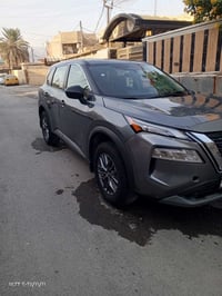 من رخصة الادمن  نيسان روج ٢٠٢٣ رقم بغداد s awd  لون سمنتي السيارة بدون...