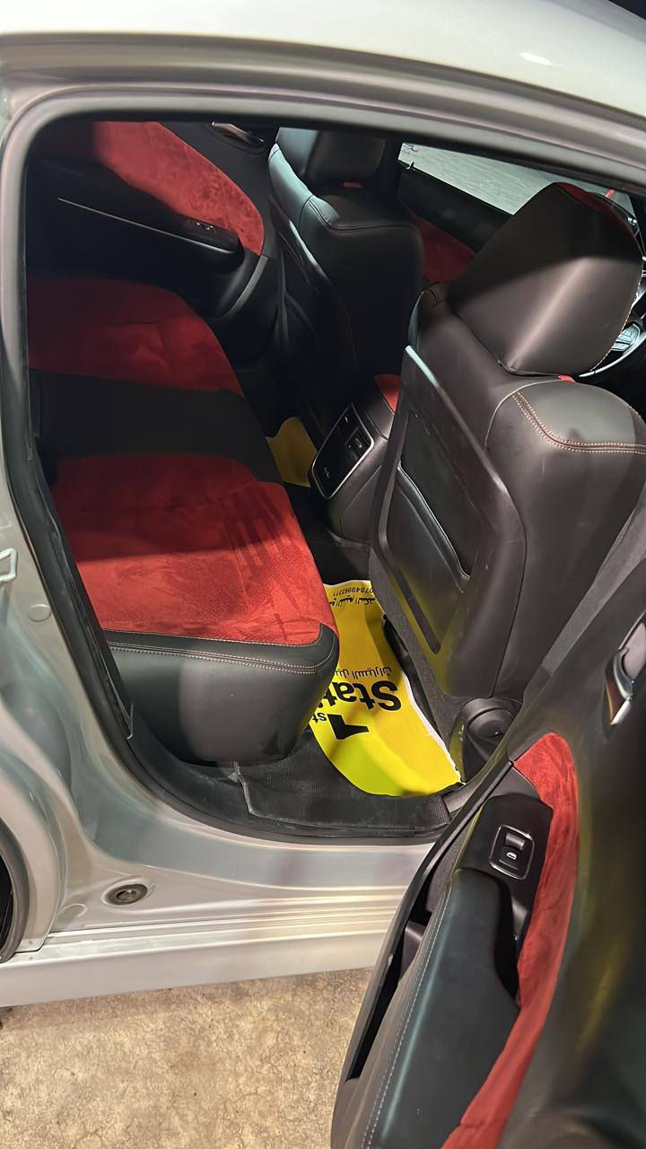 جارجر موديل ٢٠٢٣ فول مواصفات عدى الفتحه
واردها دعاميه الاماميه فقط 
محرك 3.6  مكفول 
كير مكفول 
تبريد قطعتين امامي خلفي 
داخل لونين أحمر وأسود مخمل 
تحكمات ستيرن جهتين 
كراسي كهرباء 
تخم تايرات جديد 
سبير منازل 
لايتات زنون 
السعر 268 ورقة للاستفسار الاتصال ***********
