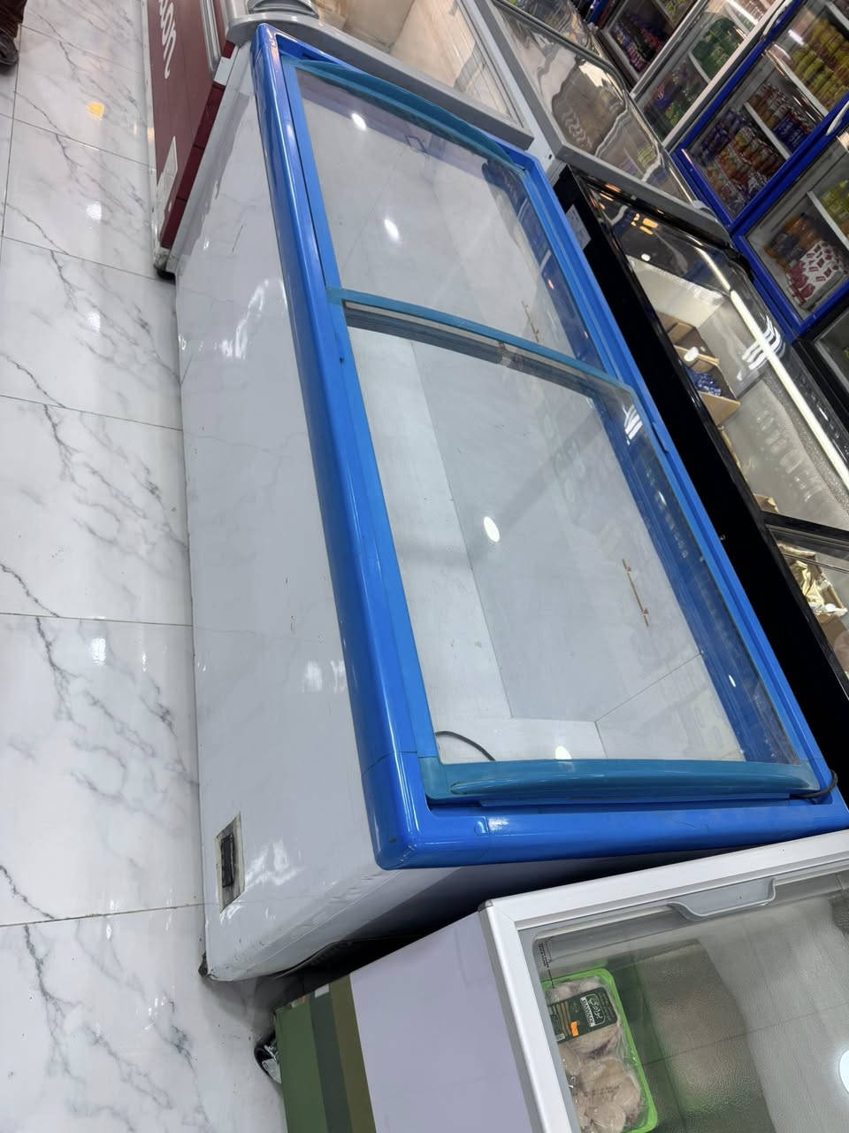 عارضة كيك للبيع ايطالي المنشا مرمر اسود شغاله تبريدها جيد جدا السعر ٨٠٠ مع المجال القليل
مجمده بطحيه الطول ١٨٦ عرض ٨٢ شغاله تجميدها خير من الله شرط الفحص السعر٦٥٠ مع المجال القليل سبب البيع زياده بالمحل المكان كربلاء
للاتصال ***********
