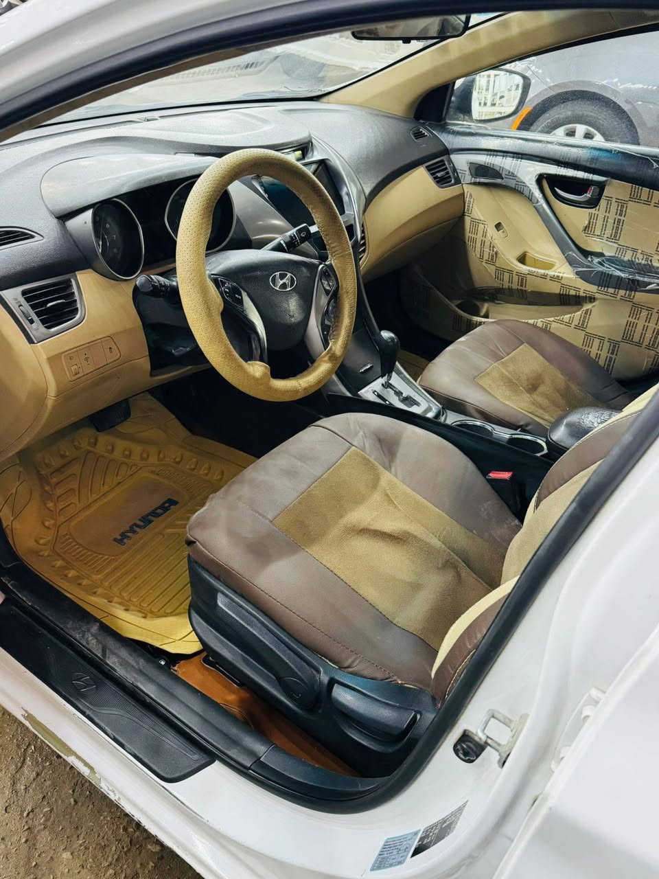 السلام عليكم 
للبيع النترا 2013 خليجي
رقم بابل فول مواصفات عدا البصمة 
السيارة مكفولة من الحادث بيها فقط بارد موضح بالصور
السعر 110 وبيها مجال 
الاستفسار ***********
مكاني النجف/كوفة
