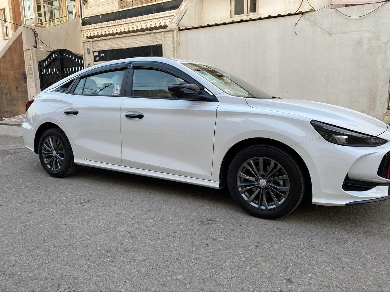 MG GT 2025 
فول مواسەفات لە سەنەوی GT شاشە بیلاد ئەکتیڤ 4  زمان تەنها 10000 رۆیشتیە هیجی نیە جوان کاری لۆ کرایە لە هەولێرە نرخی 120 مەجالەکی کەم 
*********** أربيل, العراق
