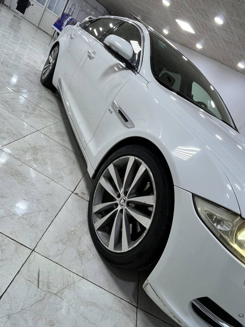 السلام عليكم 
للبيع أو المراوس جيب جارجر اوباما شعندك نزل 
جاكور Xjl 2013 
فوللل مواصفات  

🔴 مري شفط مع التقفيل والتفتيح 
🔴كشنات جلد 
🔴كشنات امامي وخلفي تدفئه وتبريد 
🔴كشنات تحكم كهربائي 
🔴كشن السائق خزن 
🔴مري خزن 
🔴 ستيرن خزن 
🔴فول تحكمات ستيرن 
🔴خمس بصمات بيبان و الصندوق 
🔴بردات خلفيه بلادي 
 🔴كير ماوس 
🔴وضع سبورت
🔴مانع انزلاق 
🔴بانوراما 
🔴لإيتات دوار مع الستيرن
🔴قطعتين تبريد 
🔴حساسات اماميه /خلفيه /جانبيه 
🔴مري هيتر 
🔴كامره خلفيه
🔴جام ينزل ويصعد من البصمه 
🔴سايد بريك بصمه 
🔴تبريد ثلجج 
🔴مكينه v6 3000 سوبر جارج يعني طياره 
🔴وبعد هواي مواصفات ماذاكرهن 
🔴 السعر 160 وبيها مجال للطيبين 
رقم بغداد مميززززززز 
تخم تاير جديد 

سياره بيها ربع باب صبغ وشبر بل جامرلغ ومباوكين بل بنيد توحيد  لون بدون دواخلل شرط 
مكينه وكير كفاله 
تراي خير من الله نصبتها تخبل صفاحها موس 

مكاني ديالى بعقوبه  للاستفسار ***********
