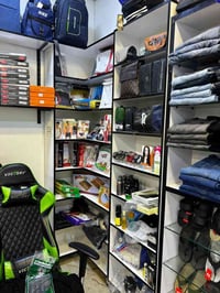 رفوف محل • للبيع