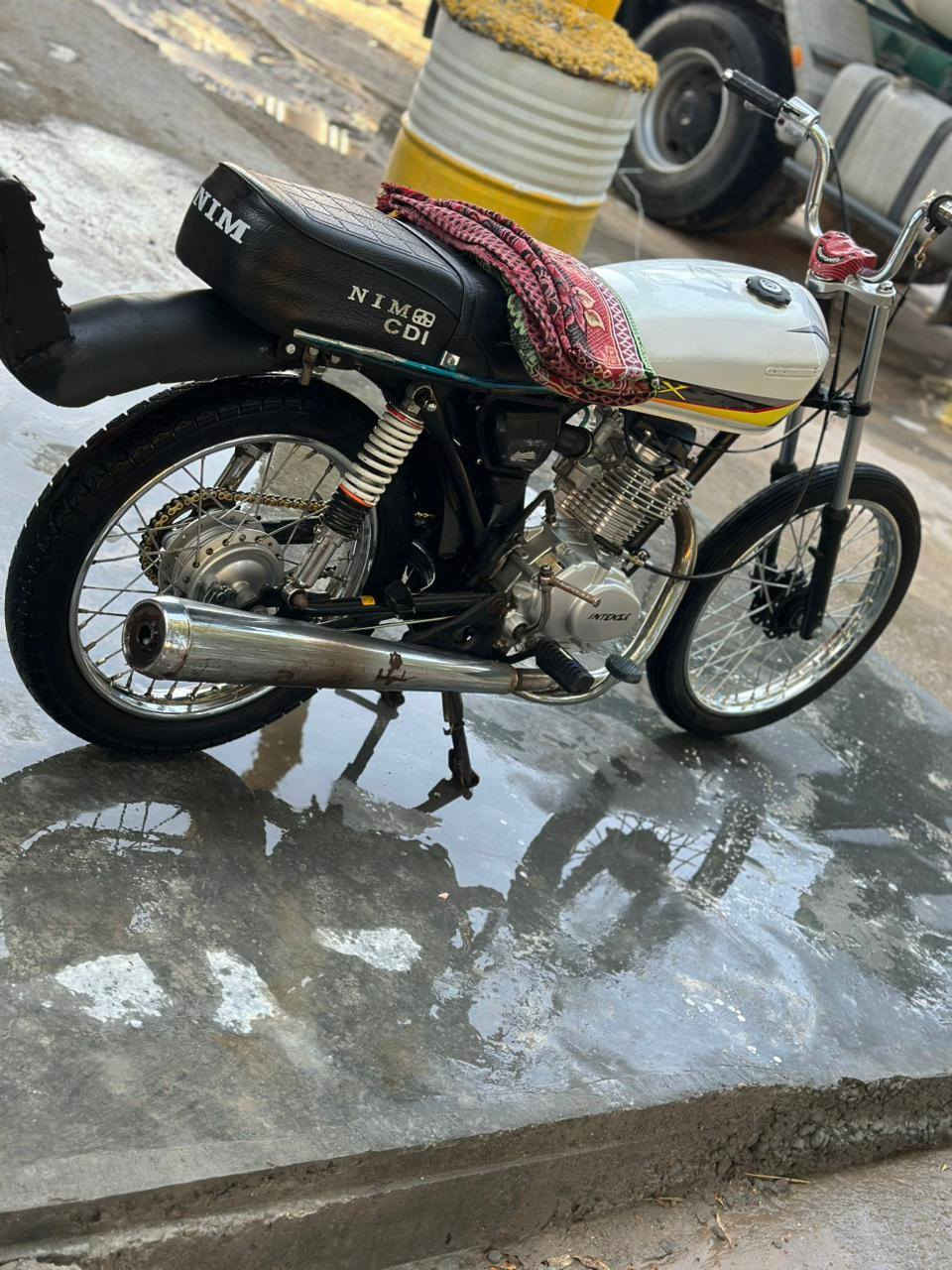 سلام عليكم انتنس تعمير 24 دراجه جديد مكينته ما مفتوحه شرط الشلعه والمعدل والفصله النضافه كدام عينك شاصيه ارشا  أوراق سكنر السعر 475 وبيه مجال العنوان حله شارع 80 الرقم ***********
