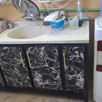 أغراض مطبخ للبيع نظيفه جدا تتضمن رف وكاونتر المنيوم وكذلك سنك وطباخ نو...