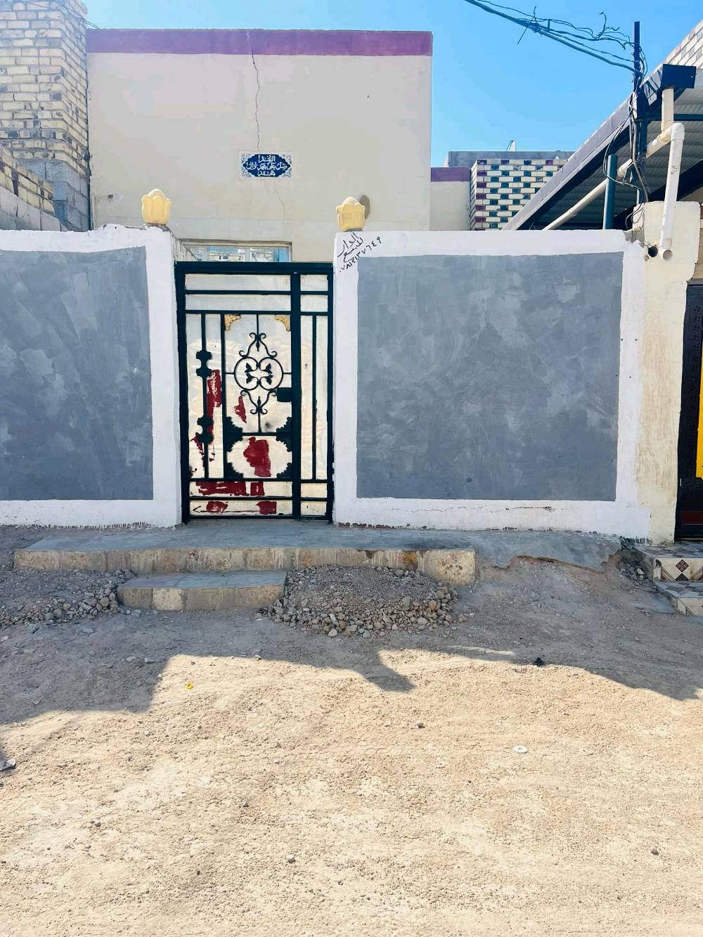 اللهم صلي على محمد وآل محمد

بيت للبيع مساحة ١٠٠م بالبراكيه قرب مدرسة الشهيد علي الرماحي وتنزل بالجري مسافه ٥٠٠ م
يحتوي البيت على غرفه وصاله واستقبال ومطبخ وصحيات داخليه وخارجيه ومنور عدد٢ بناء اساس صب كونكريت السقف عكاده شغل مرتب بناء جناي تغليف سقوف ثانويه الارضيه كاشي كهربا ء ماي دفن مدارس قريبه كافه الخدمات متوفره مستشفيات ومدارس أسواق قريبه العنوان الكوفه البراكيه

ما هي مساحة البيت بالمتر المربع؟: 
100متر 
كم عدد الغرف والحمامات في البيت؟: 
غرف ١ حمامات ٢
هل يوجد كراج أو حديقة؟: 
حديقه خارجيه
ما هو السعر المطلوب للبيت؟: 
١٨ مليون وبي مجال 
ما هو العنوان أو المنطقة المحددة في العراق؟: 
الكوفه البراكيه قرب مدرسة الشهيد علي الرماحي وتنزل بالجري مسافه ٥٠٠ م 